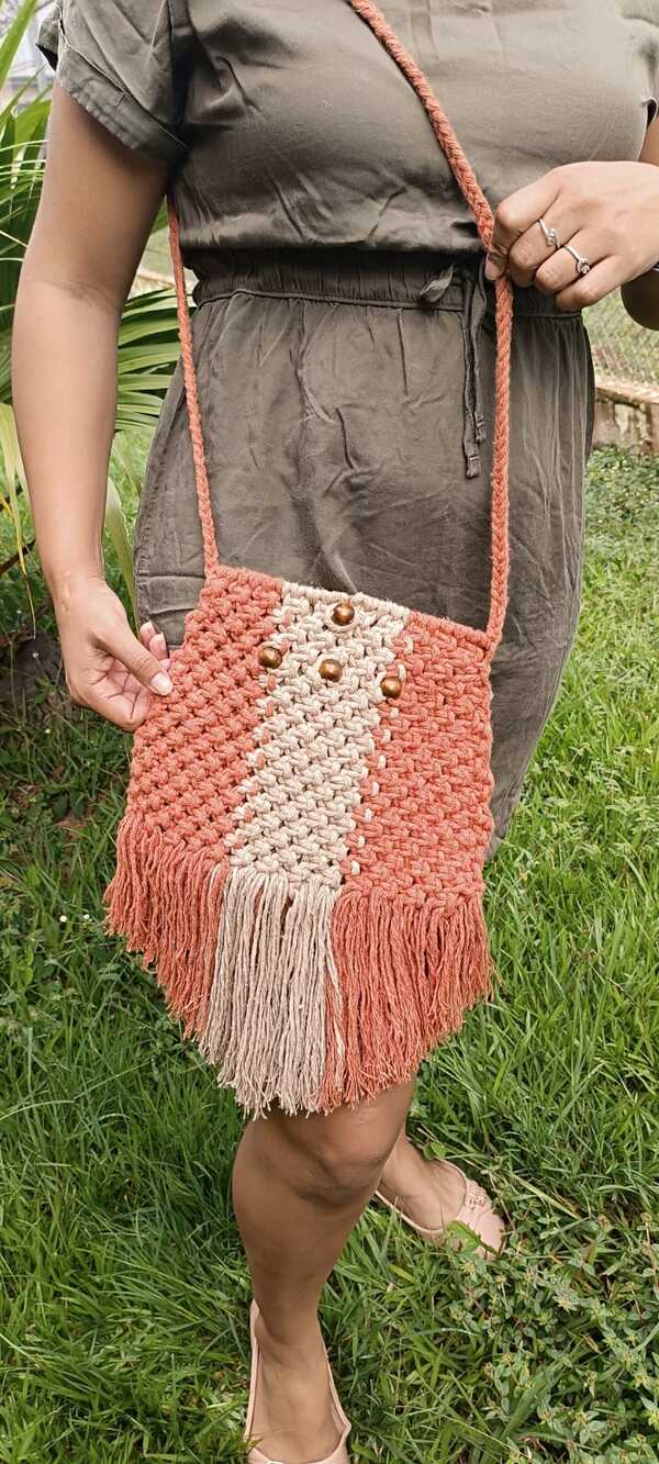 Bolsos y carteras en macramé son fabricadas por privadas de libertad - trece