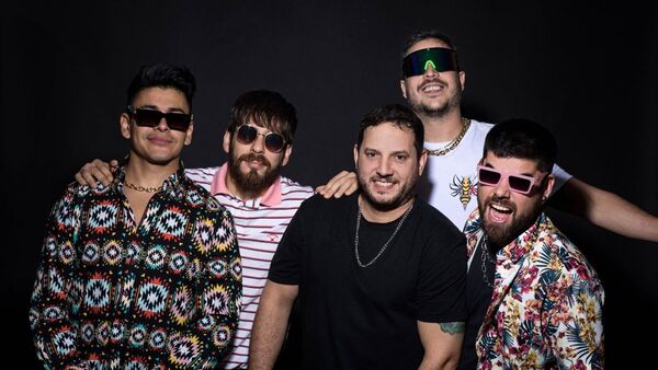 LaNuestra presenta el videoclip oficial de "Baila"