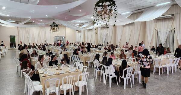 La Nación / Pacientes oncológicos de Concepción realizaron té con mujeres guerreras