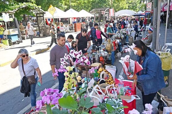 Asunción: bullicio y color inundan el microcentro por los festejos patrios - Nacionales - ABC Color