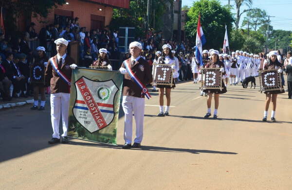 Lucido desfile cívico estudiantil en San José de los Arroyos por la Fiesta Patria - Noticiero Paraguay