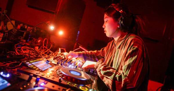 La Nación / Mujeres DJ quieren romper códigos de la noche en China