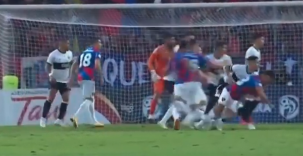 Versus / ¡Penal de entrada! Así fue la falta que le cobraron a Cerro en el clásico