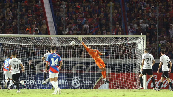 [VIDEO] ¿Qué pasó Olveira? "Beto" Espinola le sorprendió con un llamativo gol