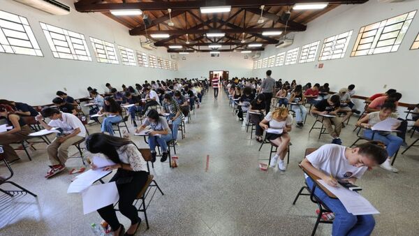 17.700 se postularon para un puesto laboral en Itaipú