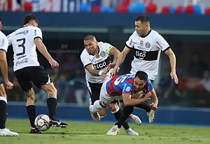 Versus / Con un golazo agónico, Olimpia deja con sabor amargo a Cerro Porteño en el clásico