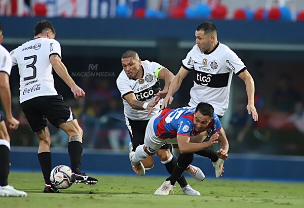 Versus / Con un golazo agónico, Olimpia deja con sabor amargo a Cerro Porteño en el clásico
