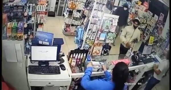 La Nación / Tras investigación, detienen a joven que asaltó la misma farmacia tres veces en Luque