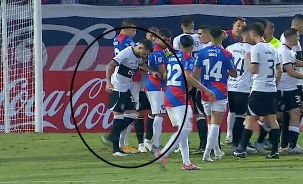 [VIDEO] ¿Vieron lo que hizo "Tucu" Salazar antes de que se chute el penal?