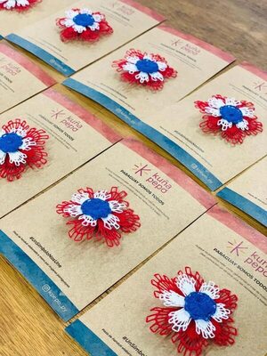 Escarapelas hechas por mujeres privadas de libertad - Nacionales - ABC Color
