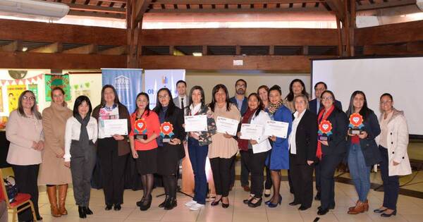 La Nación / Dequení distinguirá a docentes de todo el país