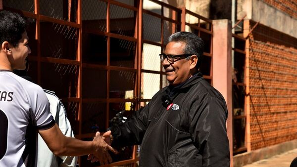 El "¡hola, qué tal!" de un director que hace la diferencia en colegio