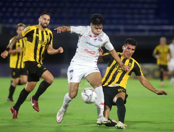 Versus / Guaraní vs. Nacional, un duelo que siempre promete