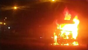 Tractocamión arde en llamas en la Ruta PY06 - ABC en el Este - ABC Color