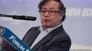 Presidente de Colombia propone al ELN un cese al fuego regional