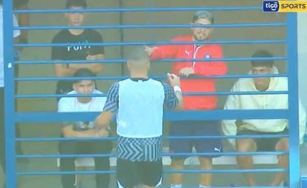 [VIDEO] El detalle que tuvo el capi de Olimpia en el clásico