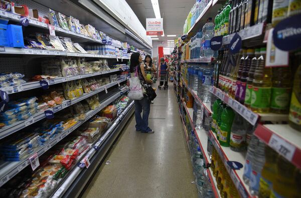 Argentina aumenta la tasa de interés y la intervención cambiaria para encarar la inflación - MarketData