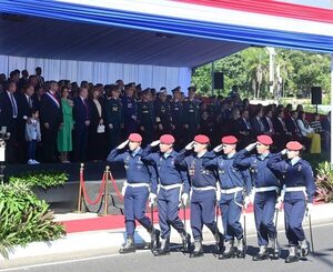 Independencia Nacional: realizaron desfiles en el centro y en la Costanera de Asunción - Nacionales - ABC Color