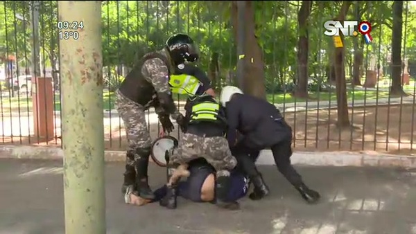 Urgente: Intento de robo en el desfile - SNT