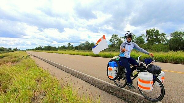 Colombiano recorrerá nuestro país en bicicleta
