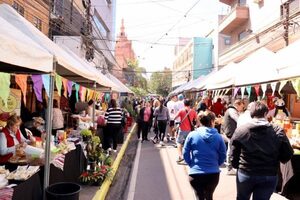 Feria gastronómica sobre la calle Palma para celebrar la Independencia