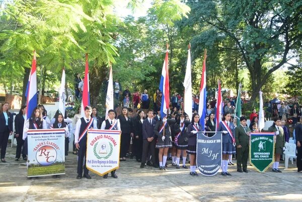 Con un emotivo acto cívico honraron los 212 años de independencia patria en San Bernardino - Nacionales - ABC Color