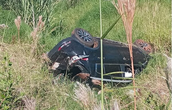 Alto Paraná: bache en medio de la ruta ocasiona aparatoso accidente