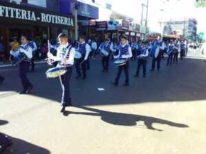 Colorido y emotivo desfile en homenaje a los 212 años de la Independencia Nacional - Radio Imperio