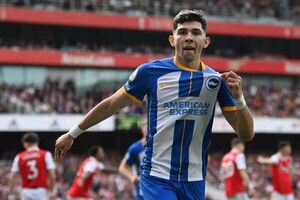 Julio Enciso marca otro gol en un escenario emblemático de la Premier