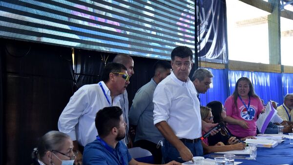 Cuasiextinción del efrainismo y del llanismo provoca lucha por liderazgo