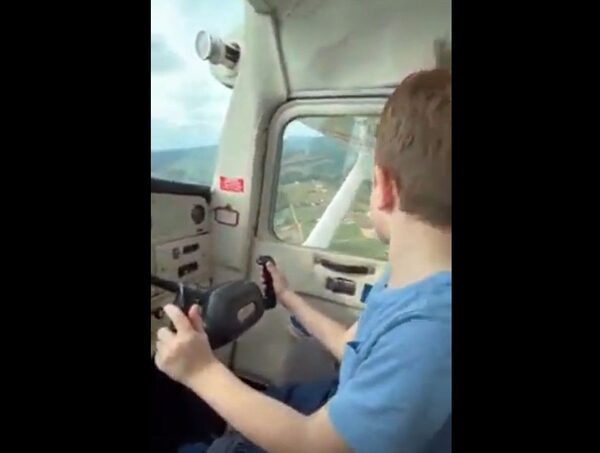 Dinac anuncia investigación de caso de niño que pilotó avioneta · Radio Monumental 1080 AM