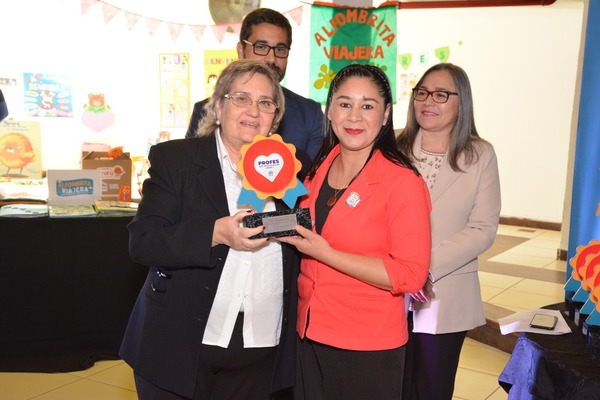 Dequení distinguirá a docentes de todo el país - Unicanal