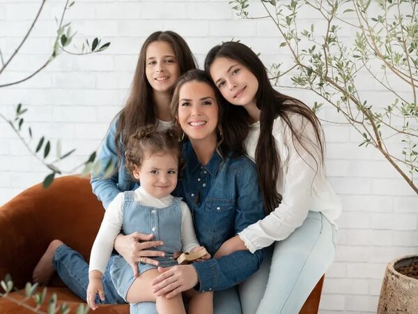 Paola Maltese celebra el Día de la Madre rodeada del amor de sus tres niñas - Gente - ABC Color
