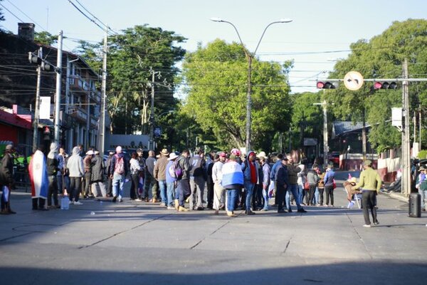 Ordenan detención de siete personas por disturbios frente al TSJE - ADN Digital