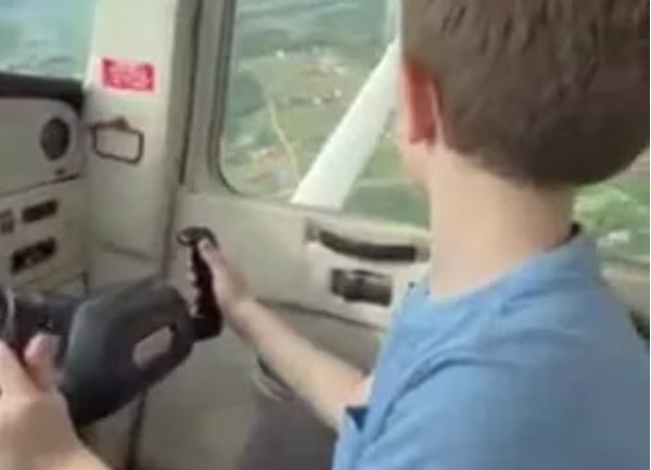 Niño “copiloto” de una avioneta: Dinac investiga y anuncia sanciones