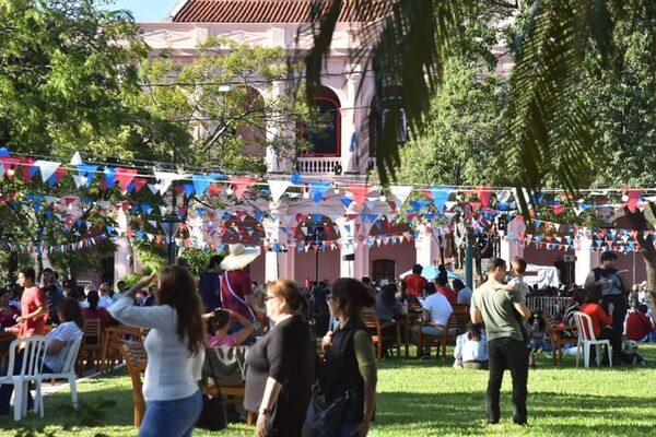 Actividades por días festivos reviven centro de Asunción · Radio Monumental 1080 AM
