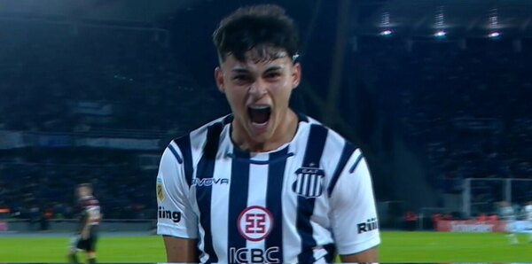 Versus / En Argentina enloquecen con Ramón Sosa, que destrozó a la defensa de River