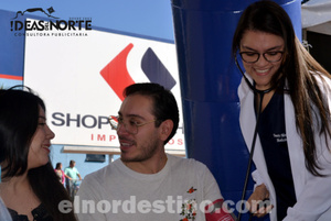 Alumnos de Universidad Sudamericana controlaron glucemia y presión arterial a visitantes de mega centro comercial fronterizo - El Nordestino