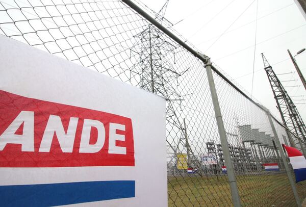 Morosos y conexiones clandestinas dejan pérdida de US$ 220 millones para la ANDE | Locales | 5Días