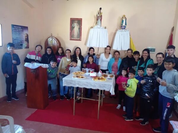 Jóvenes de Santaní homenajean a las madres en su día - Nacionales - ABC Color