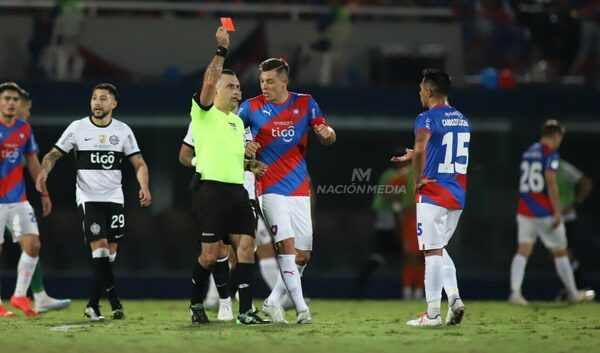 Versus / Desde Olimpia dicen que Churín "se dedicó más a joder que a jugar" y Cerro "jugó de chico"