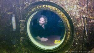 Un profesor de EE.UU. bate un récord mundial al vivir 74 días en un refugio submarino