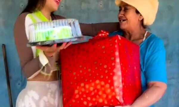 (VIDEO)Laurys salió a repartir regalos y tortas a mamis luchadoras