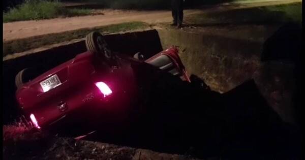 La Nación / Conductor cayó de un puente en Asunción y resultó con heridas leves