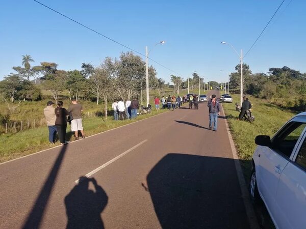 Joven motociclista fallece al embestir contra una columna en La Colmena - Nacionales - ABC Color