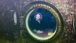 Profesor de EEUU bate récord al vivir 74 días en refugio submarino