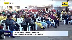 Video: Funcionarias municipales de limpieza celebran el Día de la Madre - ABC Noticias - ABC Color