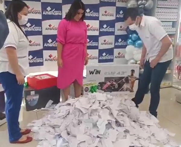 Ganadores del sorteo por el Día de las Madres en Farmacia Americana - Radio Imperio