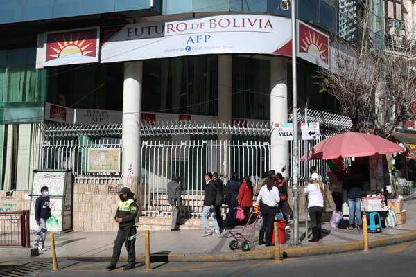 Sistema estatal de pensiones de Bolivia inicia operaciones al 100 % en medio de polémica - MarketData