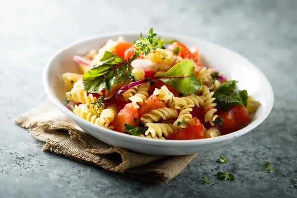 Prepará ensalada con pastas: una cena fácil - Gastronomía - ABC Color